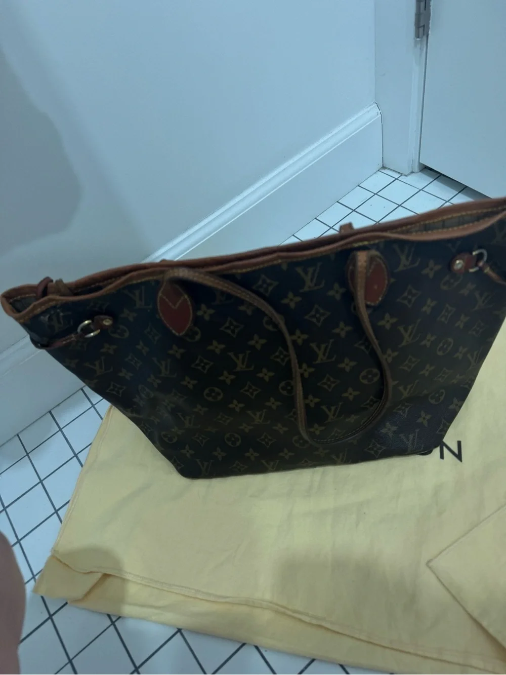 Louis Vuitton Never Full.
